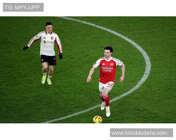 欧联杯激战：巴黎圣日耳曼险胜阿森纳帽子戏法引发争议判罚风波