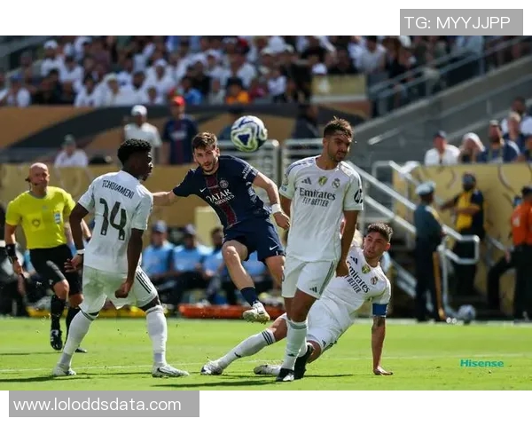 英超激战：皇马与切尔西战平绝杀瞬间引发全场狂欢解析